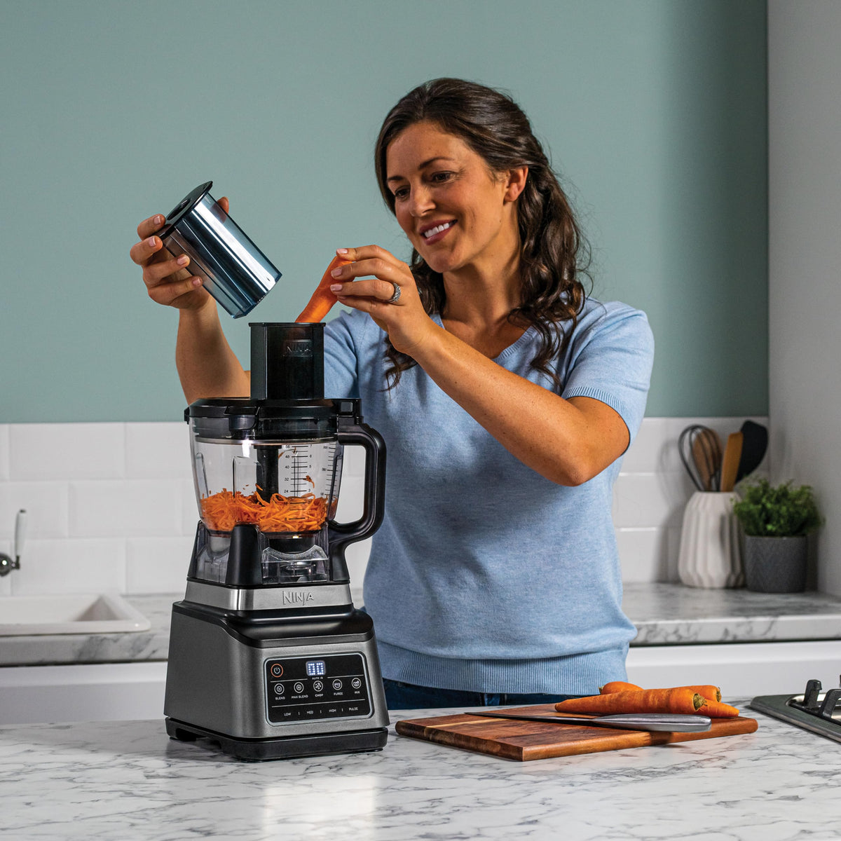 Ninja 3-in-1 Food Processor & Blender with 5 Automatic Programs: Blend, Max Blend, Chop, Mix, Puree, 1.8L Bowl, 2.1L Jug, 700ml Cup, 1200W, Dishwasher Safe Parts, Auto-iQ, Black BN800UK